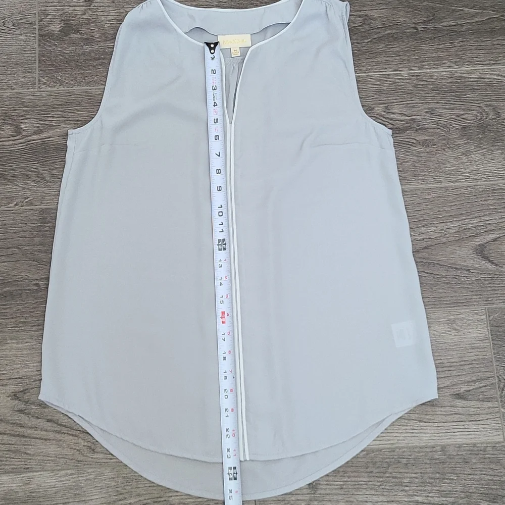 ModCloth Light Grey Top - Picture 5 of 8